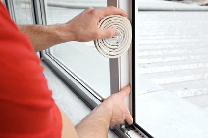 Comment réussir le calfeutrage de vos fenêtres